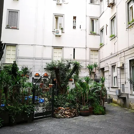 Pantarei Naples