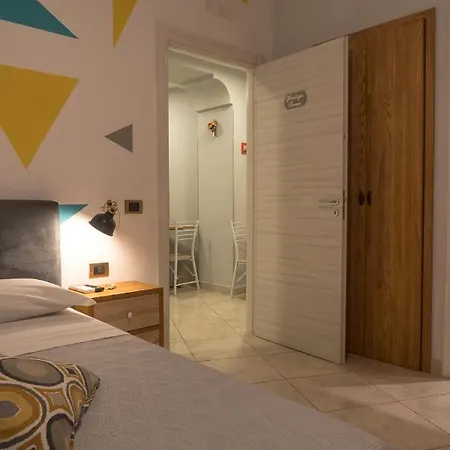 Pantarei Oda ve Kahvaltı Napoli